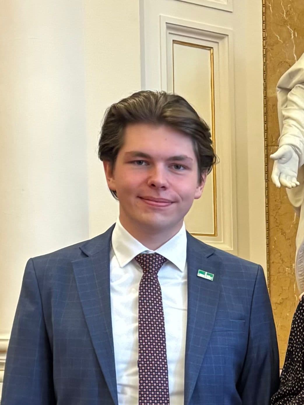 Elias Rainer, Gründer von Wissenspilot und Mathe-Nachhilfe-Tutor