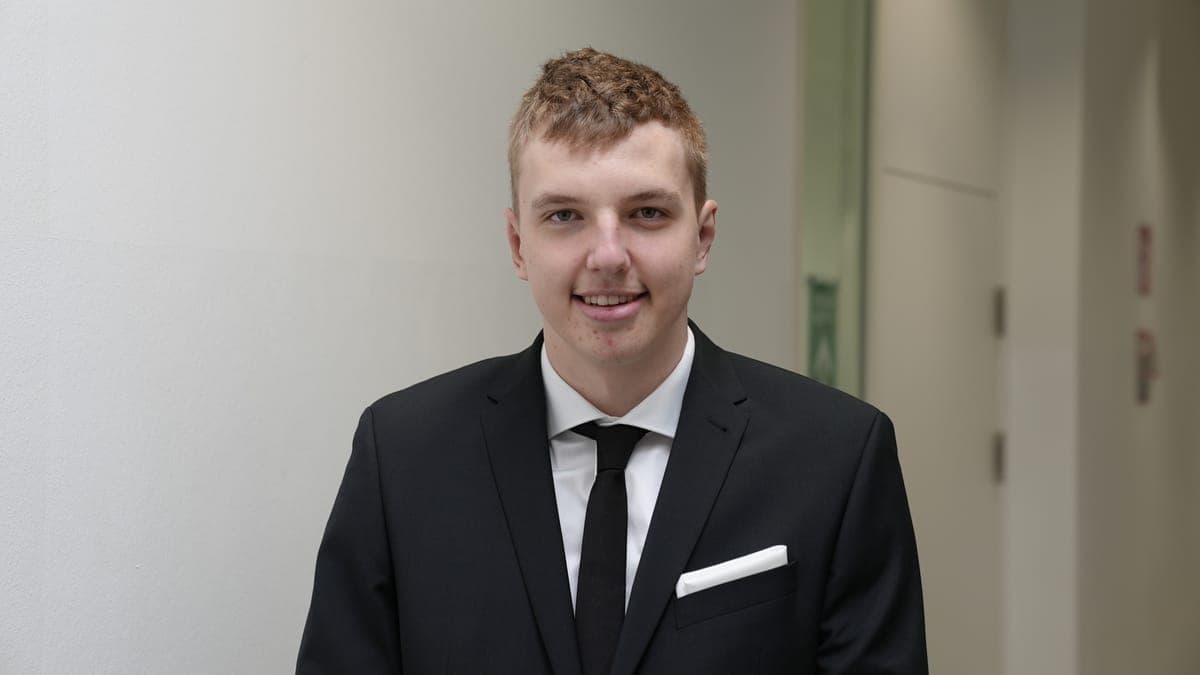 Simon Knapp, Gründer von Wissenspilot und Mathe-Nachhilfe-Tutor